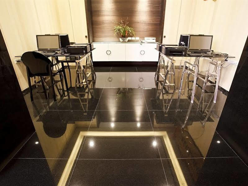 รอยัล กรุ๊ป โฮเต็ล โฮ ยี บรั้นช์ Hotel เกาสง ภายนอก รูปภาพ